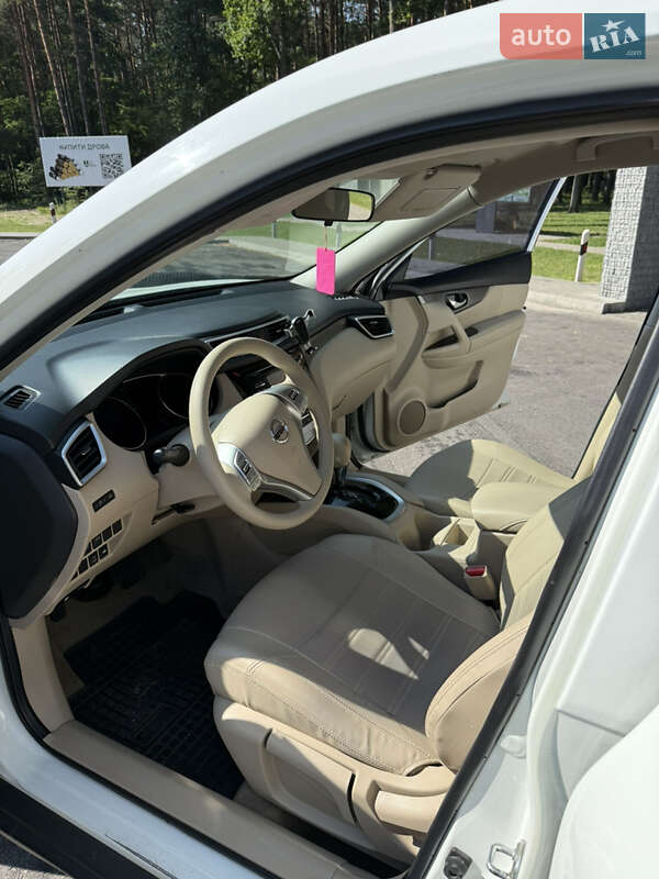 Внедорожник / Кроссовер Nissan Rogue 2015 в Олевске