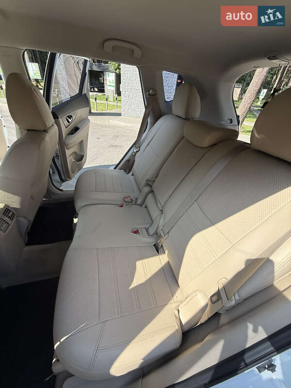 Внедорожник / Кроссовер Nissan Rogue 2015 в Олевске