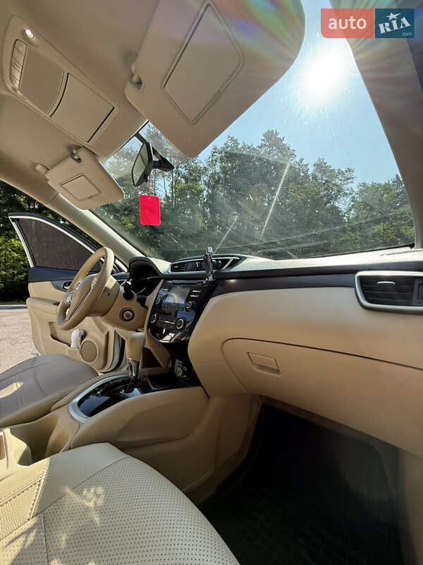 Внедорожник / Кроссовер Nissan Rogue 2015 в Олевске