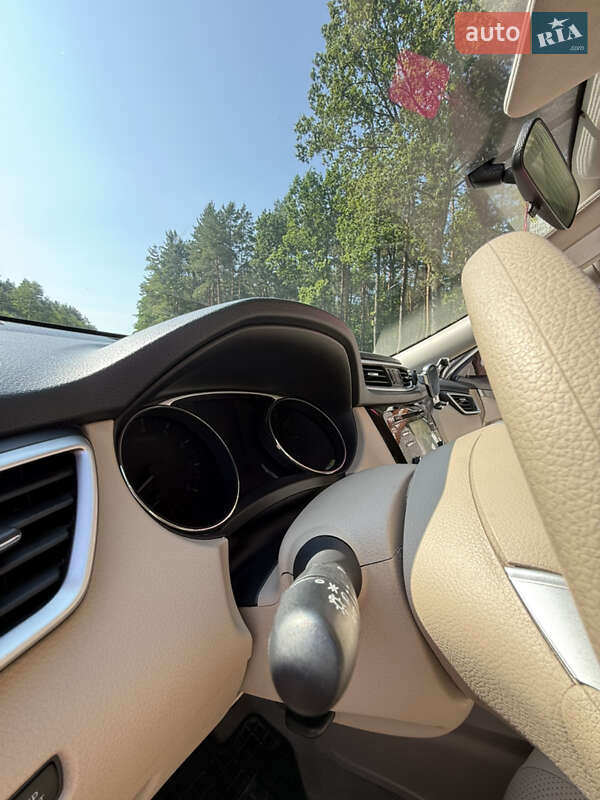 Внедорожник / Кроссовер Nissan Rogue 2015 в Олевске