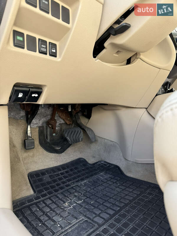 Внедорожник / Кроссовер Nissan Rogue 2015 в Олевске