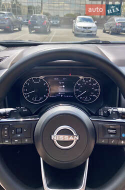 Внедорожник / Кроссовер Nissan Rogue 2023 в 