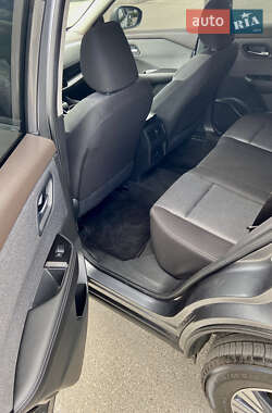 Внедорожник / Кроссовер Nissan Rogue 2023 в 