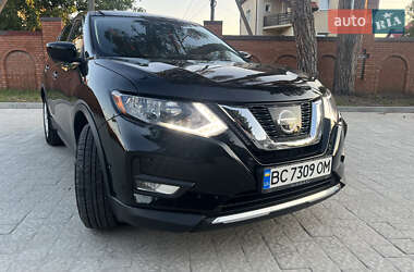 Внедорожник / Кроссовер Nissan Rogue 2017 в Львове