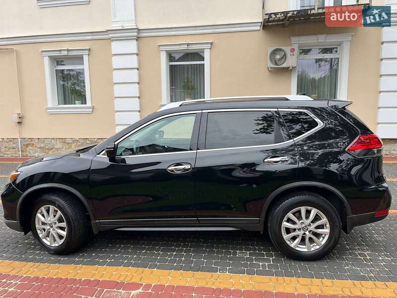 Внедорожник / Кроссовер Nissan Rogue 2017 в Хырове