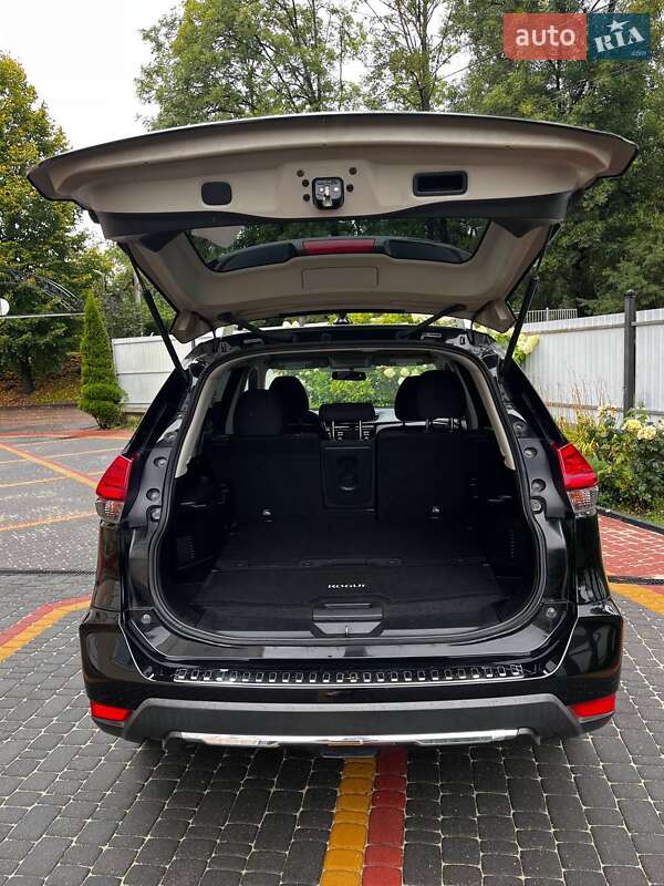 Внедорожник / Кроссовер Nissan Rogue 2017 в Хырове