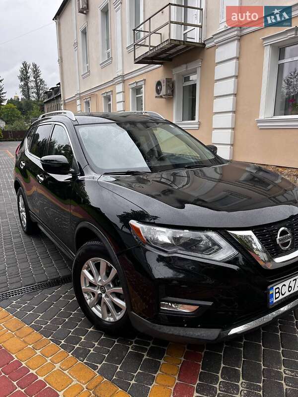 Внедорожник / Кроссовер Nissan Rogue 2017 в Хырове