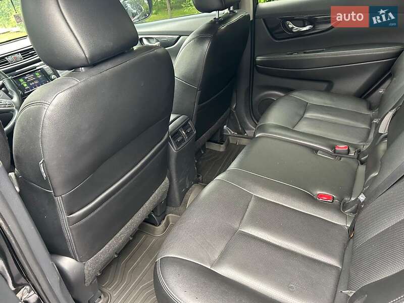 Позашляховик / Кросовер Nissan Rogue 2017 в Івано-Франківську