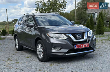 Внедорожник / Кроссовер Nissan Rogue 2017 в Ровно