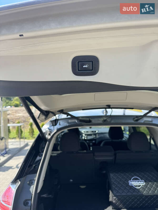 Позашляховик / Кросовер Nissan Rogue 2015 в Львові