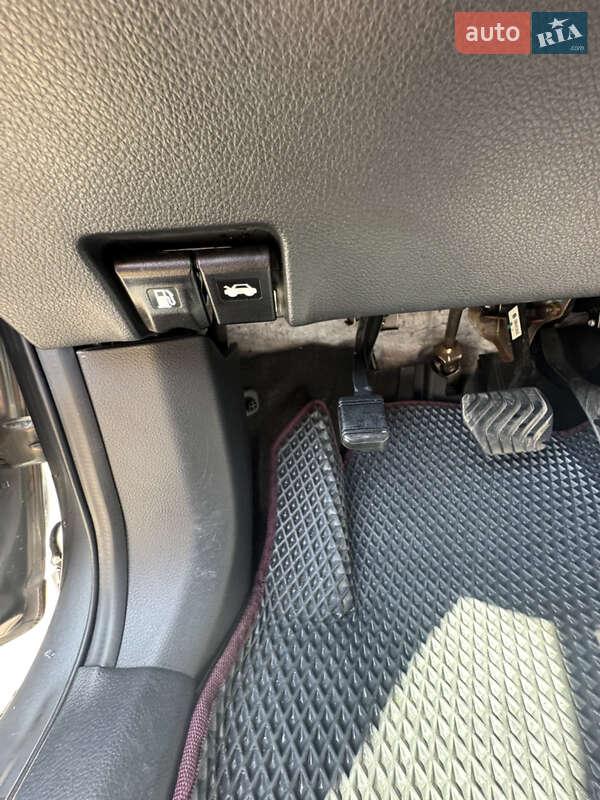 Позашляховик / Кросовер Nissan Rogue 2015 в Львові