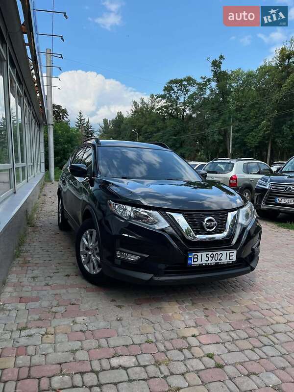 Позашляховик / Кросовер Nissan Rogue 2016 в Полтаві