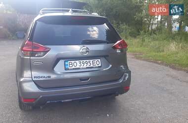 Внедорожник / Кроссовер Nissan Rogue 2018 в 