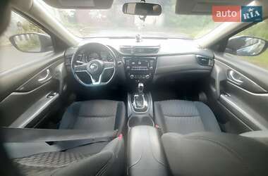 Внедорожник / Кроссовер Nissan Rogue 2018 в 