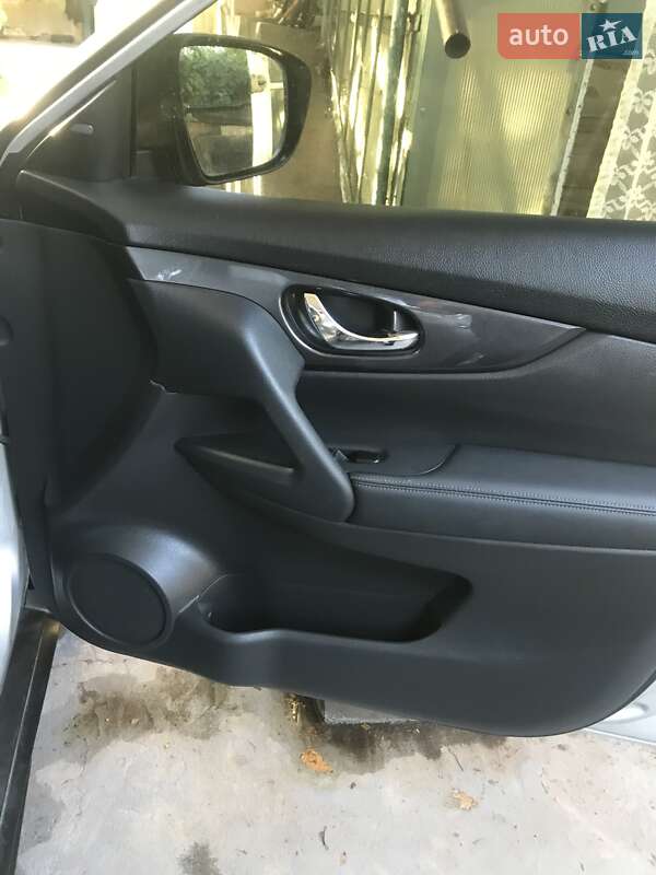 Внедорожник / Кроссовер Nissan Rogue 2017 в Светловодске