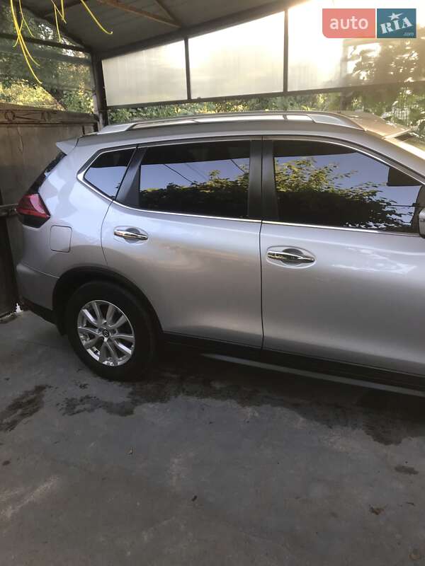 Внедорожник / Кроссовер Nissan Rogue 2017 в Светловодске