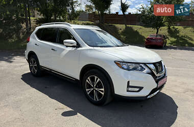 Внедорожник / Кроссовер Nissan Rogue 2018 в 