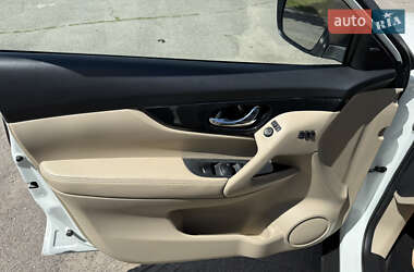 Внедорожник / Кроссовер Nissan Rogue 2018 в 
