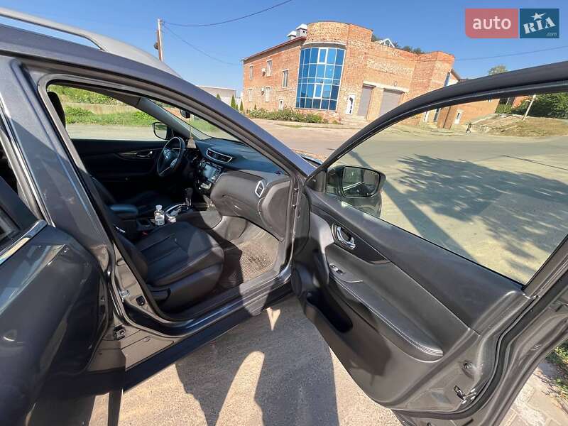 Внедорожник / Кроссовер Nissan Rogue 2016 в Полтаве