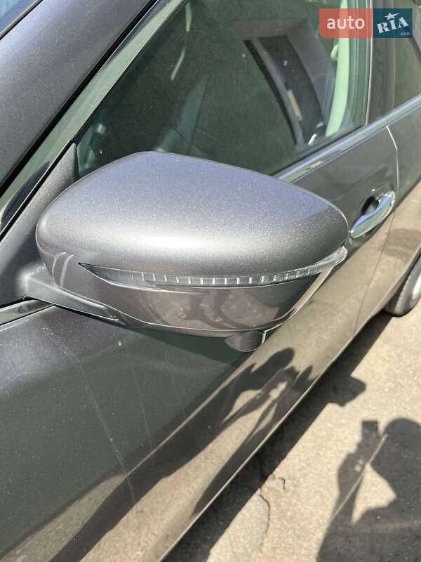 Внедорожник / Кроссовер Nissan Rogue 2016 в Полтаве