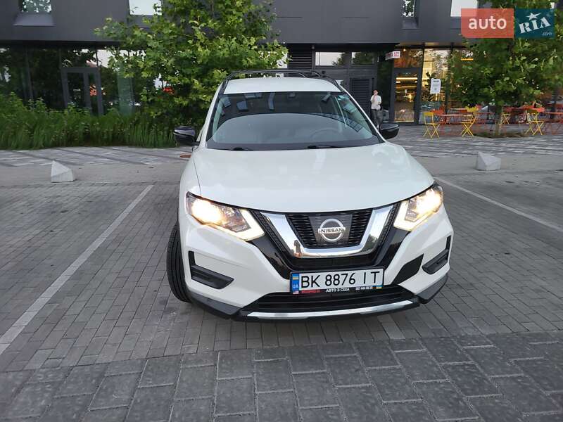 Внедорожник / Кроссовер Nissan Rogue 2017 в Ровно