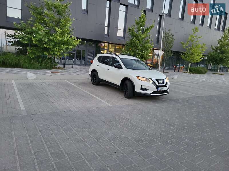 Внедорожник / Кроссовер Nissan Rogue 2017 в Ровно