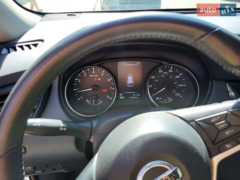 Внедорожник / Кроссовер Nissan Rogue 2017 в Ровно