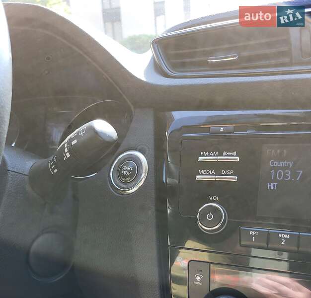 Внедорожник / Кроссовер Nissan Rogue 2017 в Ровно