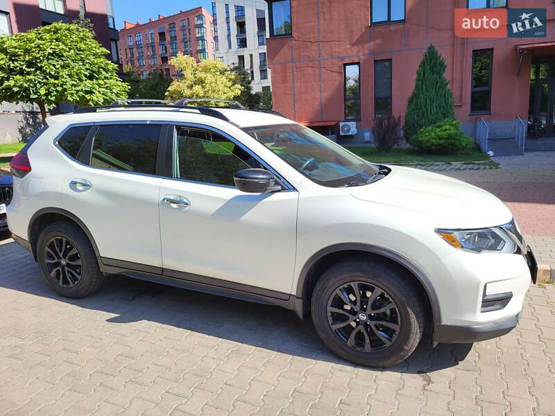 Внедорожник / Кроссовер Nissan Rogue 2017 в Ровно