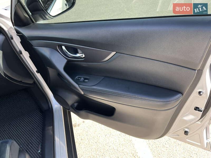 Позашляховик / Кросовер Nissan Rogue 2016 в Чернігові