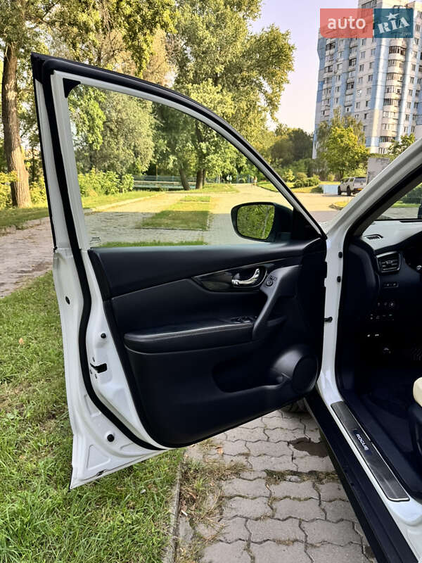 Позашляховик / Кросовер Nissan Rogue 2017 в Сумах