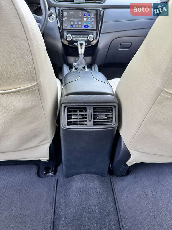 Позашляховик / Кросовер Nissan Rogue 2017 в Сумах