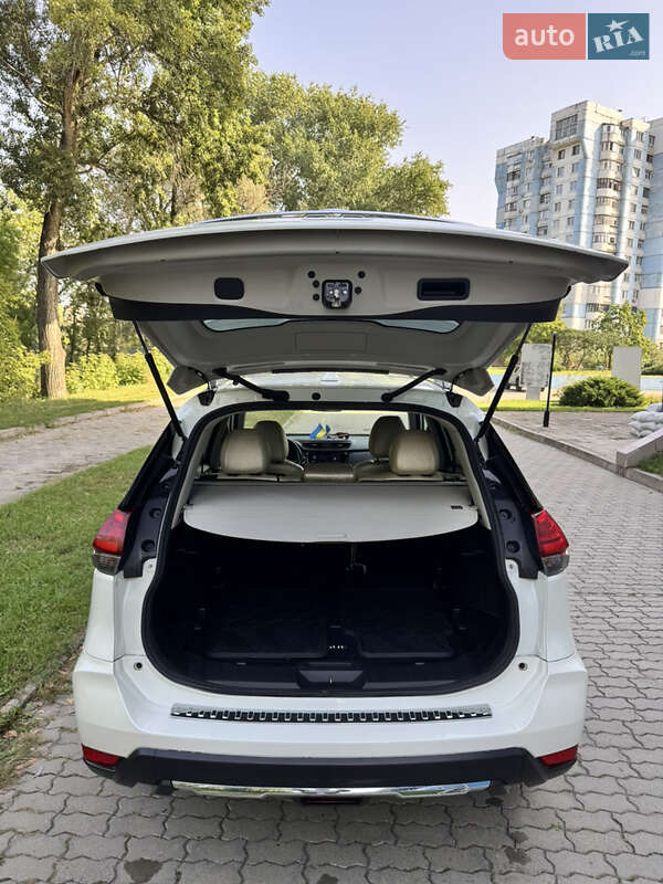 Позашляховик / Кросовер Nissan Rogue 2017 в Сумах