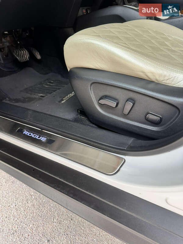 Позашляховик / Кросовер Nissan Rogue 2017 в Сумах