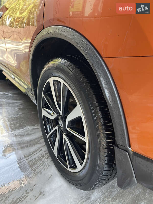 Внедорожник / Кроссовер Nissan Rogue 2017 в Харькове