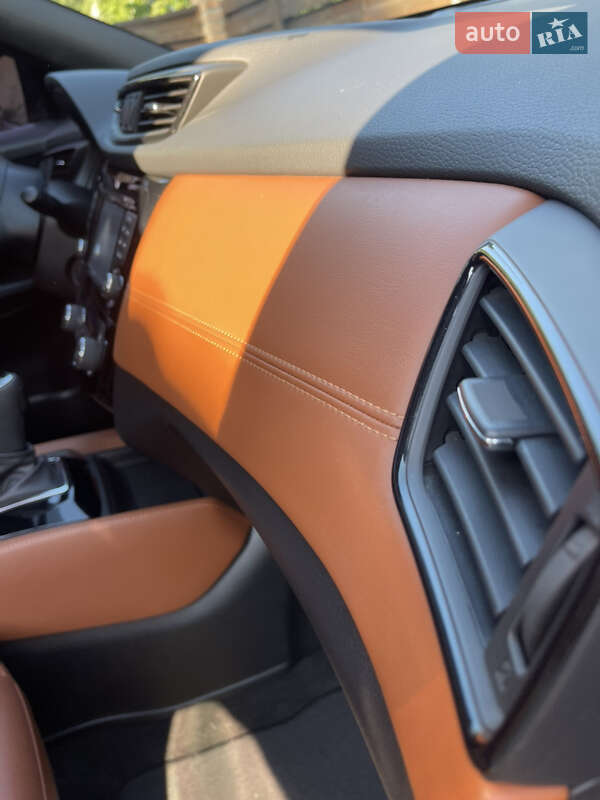 Внедорожник / Кроссовер Nissan Rogue 2017 в Харькове