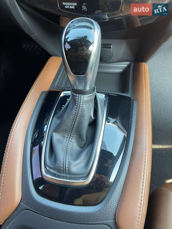 Внедорожник / Кроссовер Nissan Rogue 2017 в Харькове