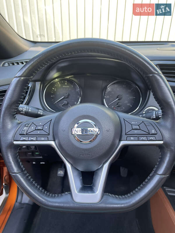 Внедорожник / Кроссовер Nissan Rogue 2017 в Харькове