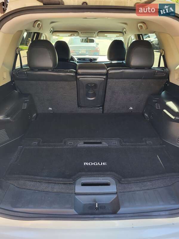 Внедорожник / Кроссовер Nissan Rogue 2017 в Ровно
