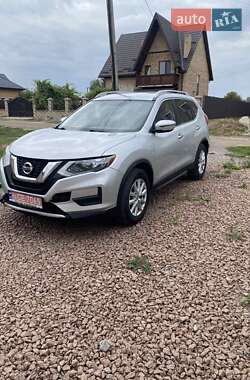 Внедорожник / Кроссовер Nissan Rogue 2017 в Новом Ярычеве