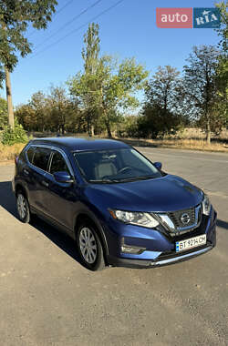 Внедорожник / Кроссовер Nissan Rogue 2017 в 