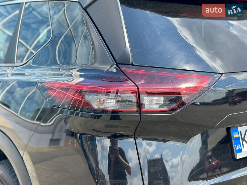 Внедорожник / Кроссовер Nissan Rogue 2021 в Киеве