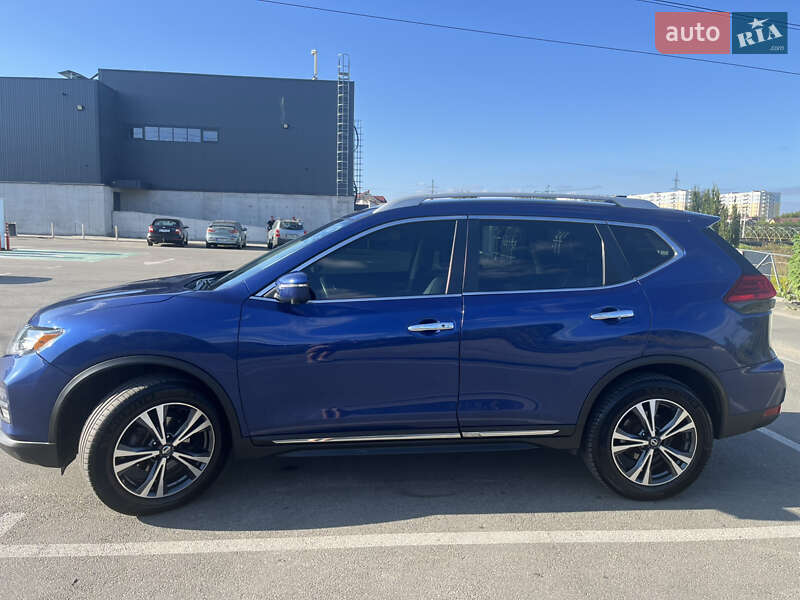 Внедорожник / Кроссовер Nissan Rogue 2017 в Ирпене