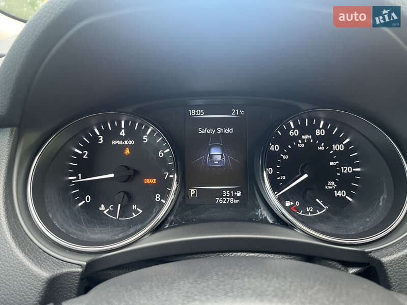 Внедорожник / Кроссовер Nissan Rogue 2017 в Ирпене