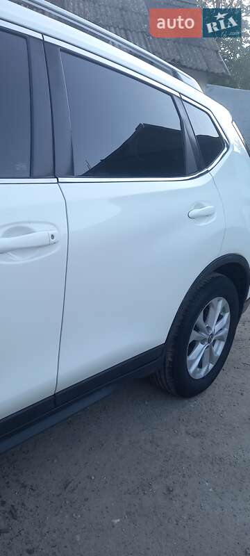 Позашляховик / Кросовер Nissan Rogue 2017 в Городківці