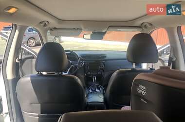 Внедорожник / Кроссовер Nissan Rogue 2018 в 