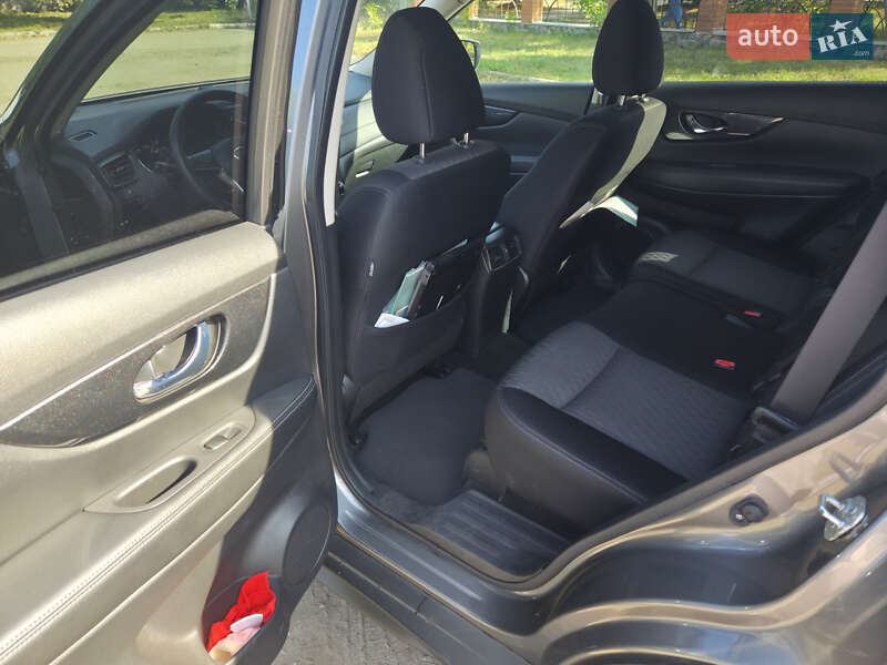 Внедорожник / Кроссовер Nissan Rogue 2016 в Полтаве