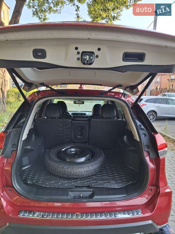 Внедорожник / Кроссовер Nissan Rogue 2017 в Мукачево