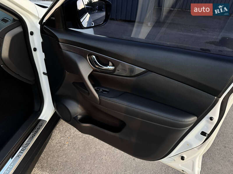 Внедорожник / Кроссовер Nissan Rogue 2017 в Киеве