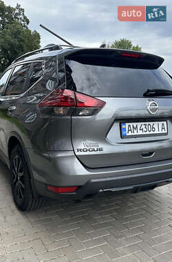 Внедорожник / Кроссовер Nissan Rogue 2018 в 
